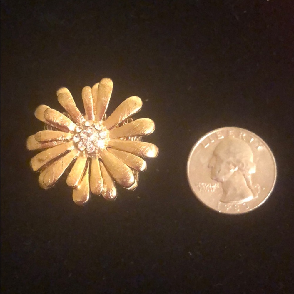 Gold-Tone Flower Statement Ring W/ Rhinestones - image 7